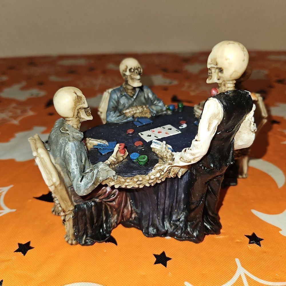 Skeleton Poker Table Figurine Table Decor - Picture 5 of 12